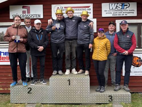 En bild som visar klädsel, person, utomhus, fotbeklädnader

AI-genererat innehåll kan vara felaktigt.